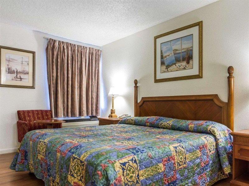 Rodeway Inn Vallejo Ngoại thất bức ảnh